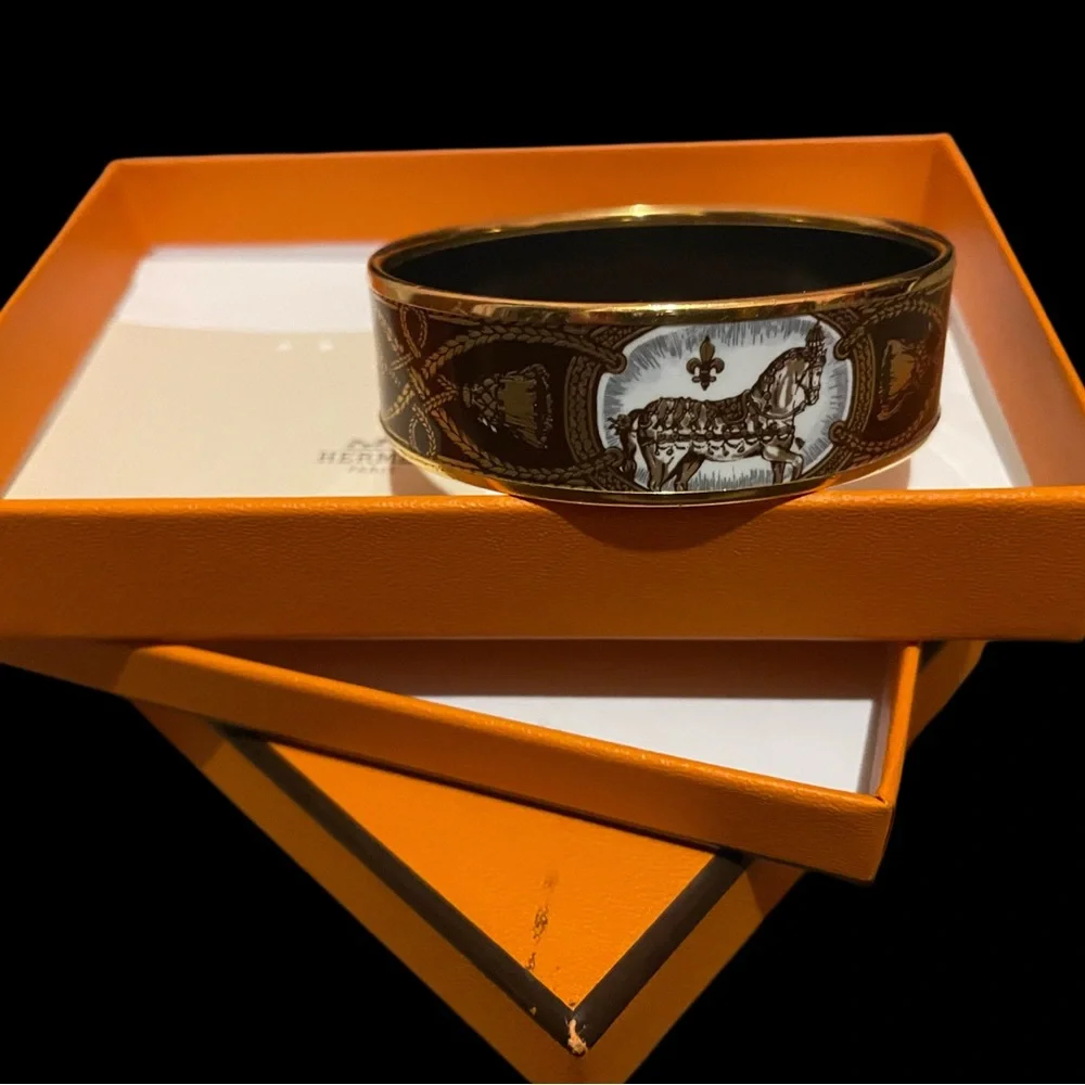 Hermes Brown and Gold Horse Design Bangle

Authentic - Picture 3 of 3